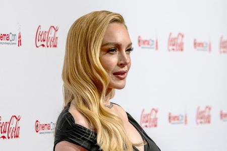 Kaum ein Promi ist so oft im Straßenverkehr aufgefallen wie Lindsay Lohan. Fahren unter Alkohol- und Drogeneinfluss, Fahrerflucht, Fahren ohne Führerschein... Die Schauspielerin ist quasi ein Lehrbuch ...