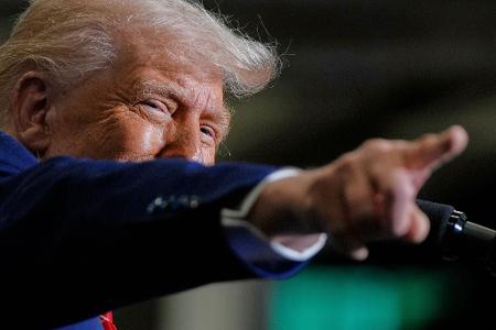 Trump verspricht sich von den neuen Zöllen eine Stärkung der heimischen Industrie. (Archivbild) Trump verspricht sich von den neuen Zöllen eine Stärkung der heimischen Industrie. (Archivbild)
