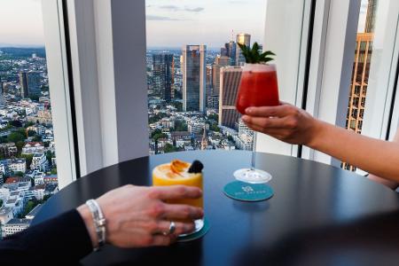 Drinks mit View: Cocktails werden in der Drinks mit View: Cocktails werden in der