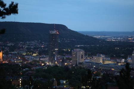 Jena und das Hochhaus Jentower. (Archivbild)