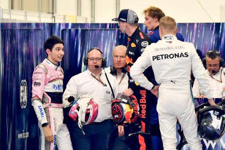Brasilien-GP 2018: Verstappen gegen Esteban Ocon - In Interlagos fährt Verstappen einem ungefährdeten Sieg entgegen - bis Esteban Ocon aufkreuzt. Der Franzose meint, sich auf frischen Pneus entrunden zu müssen. Verstappen lässt sich das im Senna-S nicht bieten und hält rein - Kollision! Der Red-Bull-Mann verliert den Sieg und geht Ocon im Parc Fermé an die Wäsche. Später beschimpft er ihn als 'Pussy'.
