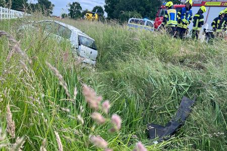 Mit einem Rettungswagen kam die Frau in ein Krankenhaus. Mit einem Rettungswagen kam die Frau in ein Krankenhaus.