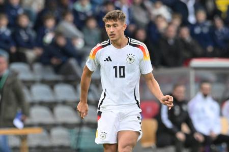 Tom Bischof (1899 Hoffenheim) - Ist erstmals im DFB-Team dabei und schon sehr reif für seine 19 Jahre. Gehörte in einer vermurksten Hoffenheimer Saison zu den Besseren, was Nagelsmann explizit herausstellte. Der Offensivmann, der fortan für den FC Bayern spielen wird, gilt laut dem Bundestrainer als 'Perspektivspieler', wird vorerst wohl maximal hineinschnuppern dürfen.