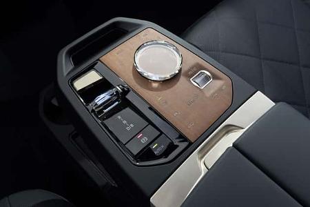 BMW IX 50, Mittelkonsole