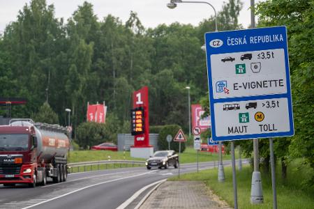 Ein Vergleich der Tankpreise lohnt sich vor allem in Grenzregionen wie hier am Übergang nach Tschechien.
