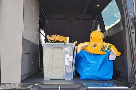 Praktische Ikea-Artikel werden in einem Pössl Campstar ausprobiert
