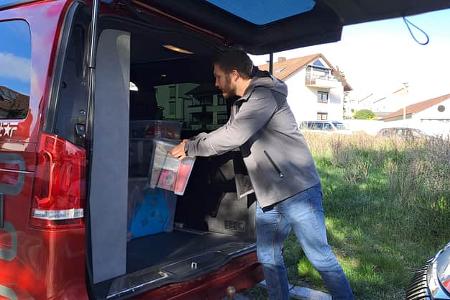 Praktische Ikea-Artikel werden in einem Pössl Campstar ausprobiert