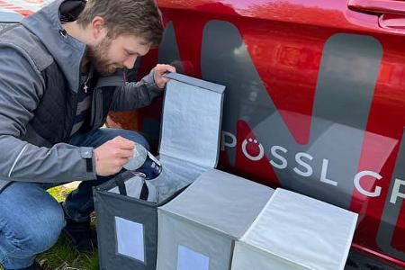Praktische Ikea-Artikel werden in einem Pössl Campstar ausprobiert