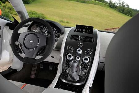 Aston Martin V12 Vantage S, Cockpit