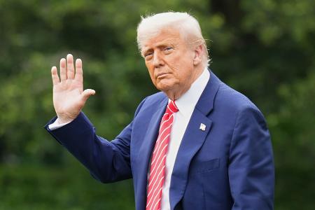 Donald Trump wird zum Nato-Gipfel nach Den Haag reisen. (Archivbild) Donald Trump wird zum Nato-Gipfel nach Den Haag reisen. (Archivbild)