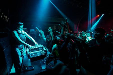 Die in Berlin lebende DJ Nuria legt in Damaskus auf.