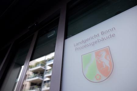 Bei Cum-Ex verschoben Finanzakteure Aktien mit ( Bei Cum-Ex verschoben Finanzakteure Aktien mit (