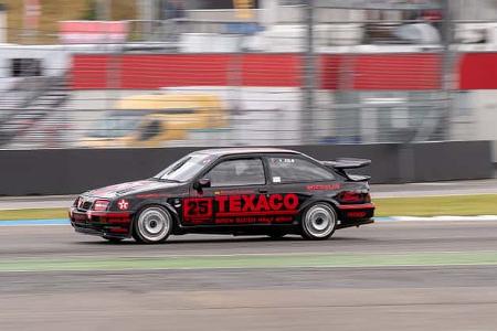 Tourenwagen auf der Rennstrecke