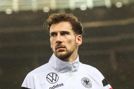 MITTELFELD: Leon Goretzka - Note: 4,0 - War mit seiner konsequenten Strafraumbesetzung ein wichtiger Faktor im deutschen Offensivspiel. Hatte schon vor der Pause eine Großchance. Im Kombinationsspiel fehlte manchmal etwas der Mut zum Risikoball. Ließ außerdem gegen den Ball in der heißen Phase die Disziplin vermissen.
