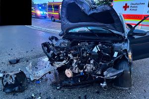 Verkehrsunfall aufgrund Vorfahrtsverletzung; Vollsperrung auf der B428.