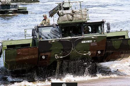Amphibisches Brücken- und Fährenfahrzeug M3