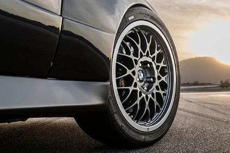 Redux Leichtbau BMW M3 E30 Restomod