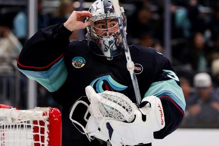 Vom Eis hinter den Tresen: Grubauer auch Kneipier Vom Eis hinter den Tresen: Grubauer auch Kneipier