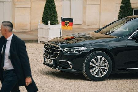 Mercedes S-Klasse Friedrich Merz Staatskarosse Dienstwagen Kanzler-Limousine Mercedes S-Klasse Friedrich Merz Staatskarosse Dienstwagen Kanzler-Limousine