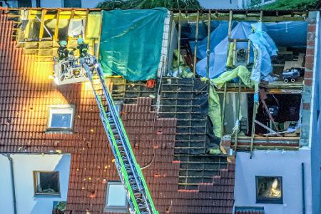 In Ulm wurden infolge des Unwetters mehrere Wohnhausdächer abgedeckt - war es ein Tornado? In Ulm wurden infolge des Unwetters mehrere Wohnhausdächer abgedeckt - war es ein Tornado?