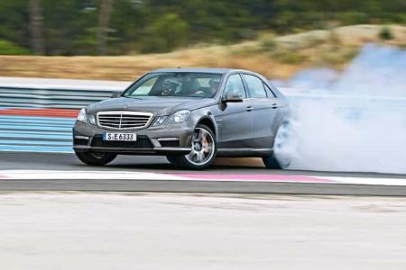 Mercedes E 63 AMG, Seitenansicht, Burnout