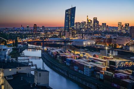 Finanzmetropole Frankfurt: Mit niedrigeren Zinsen hilft die EZB der Wirtschaft (Archivbild)