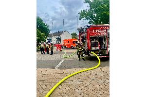 Brand im Keller einer Förderschule für Gehörlose - Gebäude vollständig evakuiert, keine Verletzten