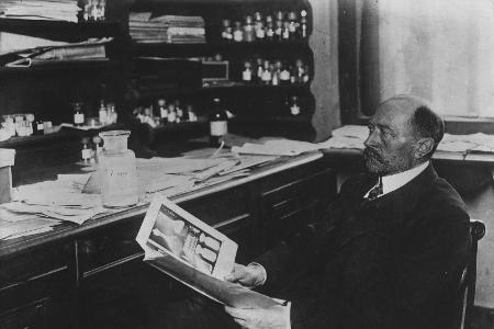 1901: Emil von Behring
