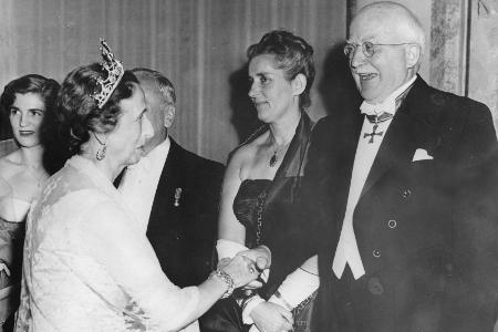 1953: Hermann Staudinger