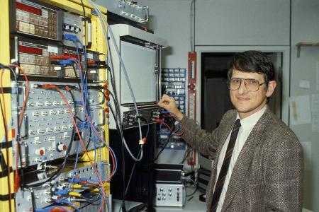 1985: Klaus von Klitzing