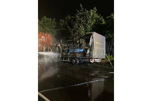 Lkw geriet aus unbekannter Ursache in Brand