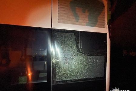 Zerstörte Busscheibe