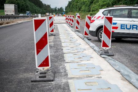 Die erste Autobahn-Teststrecke für das Laden von Elektrofahrzeugen während der Fahrt auf der A6 in der Oberpfalz