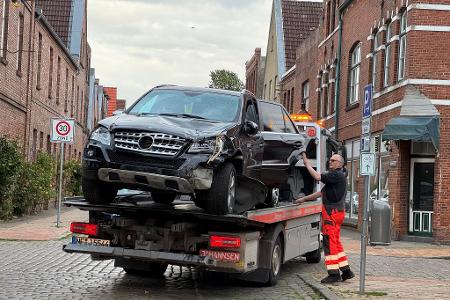Die Beamten gehen nach aktuellen Erkenntnissen von drei Leicht- und zwei Schwerverletzten aus.