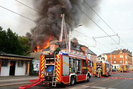 Der Brand brach im Dachgeschoss aus.
