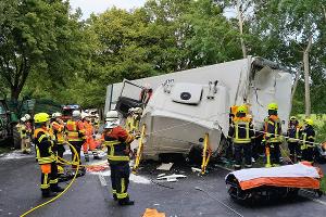 Verkehrsunfall zwischen Lkw und landwirtschaftlichem Gespann