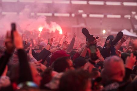 Bei Rock am Ring startet der Samstagmittag erst mal trocken.