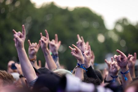 Die Rettungskräfte haben in diesem Jahr deutlich mehr Einsätze - eben weil deutlich mehr Menschen auf dem Festival sind. 