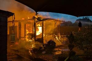 Brand eines Gartenhauses drohte auf Wohnhaus überzugreifen
