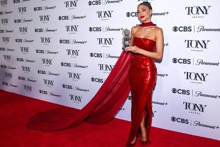 Tränenreiche Dankesrede: Nicole Scherzinger gewinnt ersten Tony Award Tränenreiche Dankesrede: Nicole Scherzinger gewinnt ersten Tony Award
