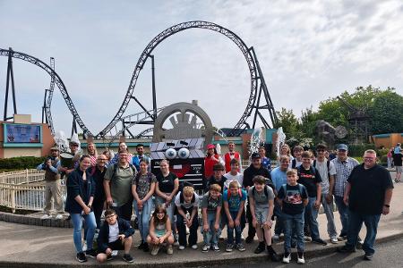 Jugendfeuerwehr Neheim unternimmt unvergesslichen Ausflug in den Movie Park Germany Jugendfeuerwehr Neheim unternimmt unvergesslichen Ausflug in den Movie Park Germany
