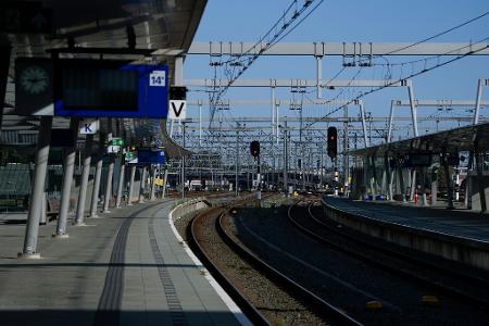 Wegen eines Bahnstreiks in den Niederlanden fallen am Dienstag auch die meisten Züge von Deutschland nach Amsterdam aus (Archivbild). Wegen eines Bahnstreiks in den Niederlanden fallen am Dienstag auch die meisten Züge von Deutschland nach Amsterdam aus (Archivbild).