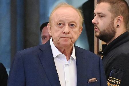 Alfons Schuhbeck muss vorerst nicht zurück ins Gefängnis Alfons Schuhbeck muss vorerst nicht zurück ins Gefängnis