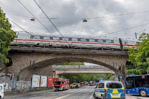 ICE-Fahrgäste warten stundenlang in defektem Zug