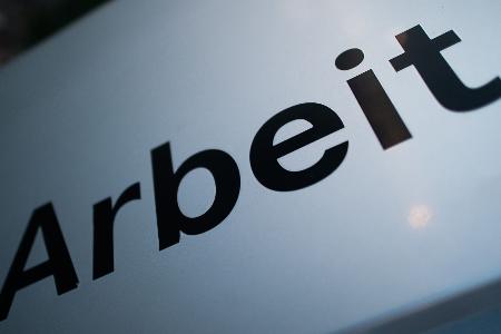 Die lange gute Entwicklung am Arbeitsmarkt in Deutschland hat für mehr reguläre Arbeitsverhältnisse gesorgt. Die lange gute Entwicklung am Arbeitsmarkt in Deutschland hat für mehr reguläre Arbeitsverhältnisse gesorgt.