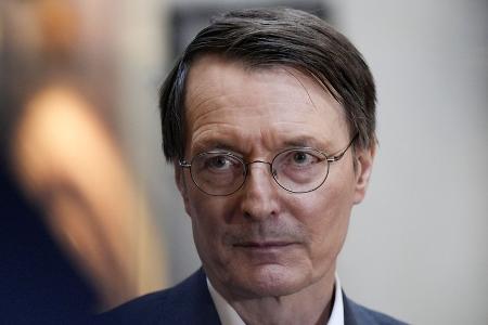 Karl Lauterbach verliert seine Tischtennisplatte im Ministerium Karl Lauterbach verliert seine Tischtennisplatte im Ministerium