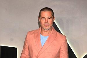 Brad Pitt startet "F1"-Promotour in Mexiko - in Pink und Lila