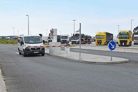 f_Autohof_Schranken