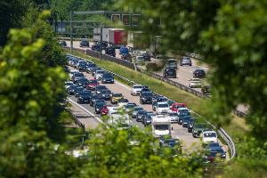 Autofahrern droht am Wochenende langes Warten in der Hitze