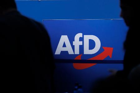 Die AfD setzt sich juristisch gegen die Einstufung als rechtsextremistische Bestrebung durch den Verfassungsschutz zur Wehr. (Symbolbild)